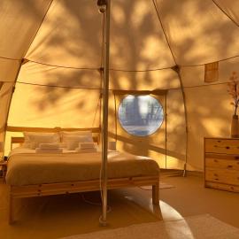 브란에 위치한 호텔 Flore's Garden Glamping