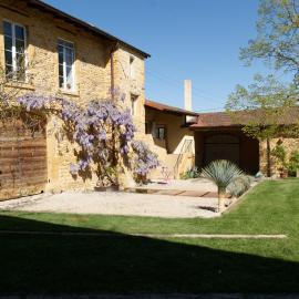 LODGES EN PIERRES DOREES, hotel a Saint-Germain-Nuelles
