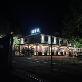 Hôtel Logis Restaurant La Fontaine: Mantry şehrinde bir otel