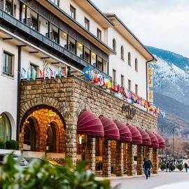 Hotel Dukagjini، فندق في بيخا