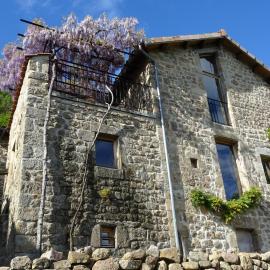 Gluiras에 위치한 호텔 Gîte de Chapelèche Les Glycines
