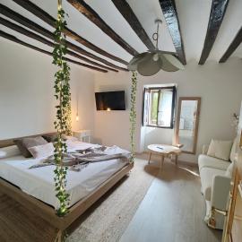 CASA RURAL - La Molinera Etxea - Acceso gratuito a la piscina municipal, hotel a Samaniego
