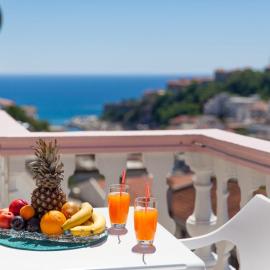 Castello Apartments