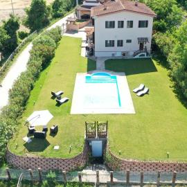 Country House Western Club, hotel em SantʼOmero