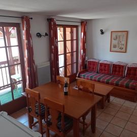 Agréable appartement avec balcon dans résidence calme, מלון בקוטרה