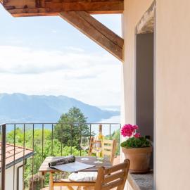 Appartamenti Vacanze Topo, hotel u gradu Trarego