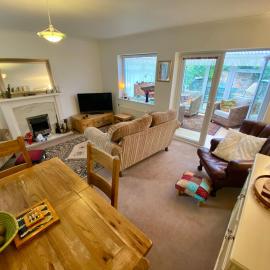 Spacious Two Bedroom House - TM, hotel in Southport