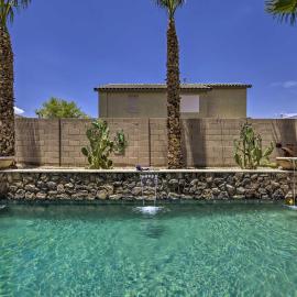 Chic Maricopa Getaway w/ Outdoor Oasis & Pool, hotel a Maricopa