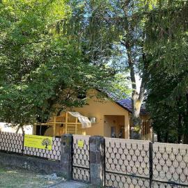 Kincs Apartman és Jurtaszállás, hotel in Dobogoko