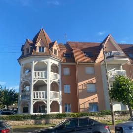 Le Clos Lucé, hotelli kohteessa Cucq