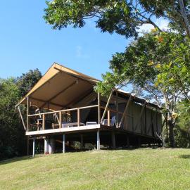 Silk Pavilions Glamping، فندق في Mount Burrell