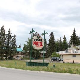 Pines Motel, khách sạn ở Hinton