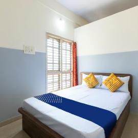 Sri Annapurneshwari Residency & Lodging, hotel di Hassan