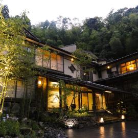 Yuraku Kinosaki Spa & Gardens, hotell sihtkohas Toyooka