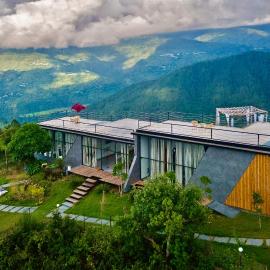 SaffronStays Glasshouse Celeste, Ranikhet - luxurious glass villa with breathtaking views, hotel in Bhatrojkhan