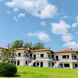 Xenius Zeus Apartments in Kriopigi