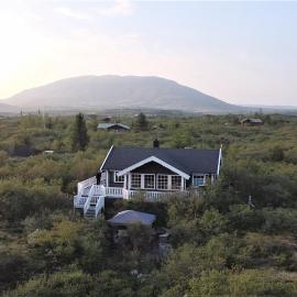 Golden Circle Vacation Home with hot tub & fire place