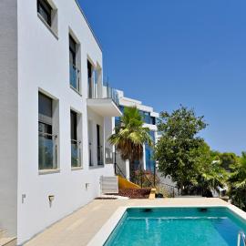 WELCS VILLA MODERNA 031 EMP con Piscina y Vistas, khách sạn ở Llança