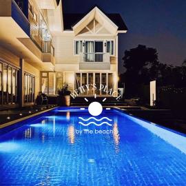 4 Bedroom Beachfront House with Private Pool in Batangas、ナスグブのホテル