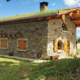 Cabana Casa de Piatra, de la Mara, Hotel in Deseşti
