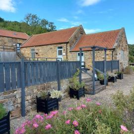 Luddie's Country Cottages - Poppy Cottage، فندق في Aislaby