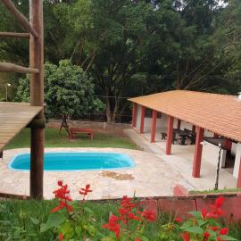 Chácara chalé recanto das árvores em Jaguariuna, hotel in Jaguariúna