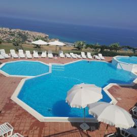 Bilocale RESIDENCE MARASUSA, hotelli kohteessa Parghelia