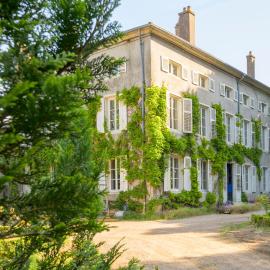 Logis HOTEL DU PARC, hotel v destinácii Pont-à-Mousson