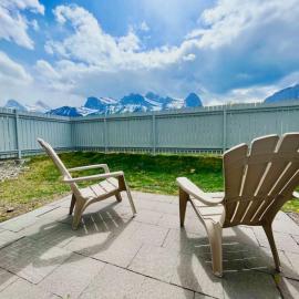 Nakiska, 2 Bed 1 Bath with Mtn Views, hotell i Canmore