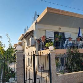 Eleni's Apartments, hotel in Nea Irakleia