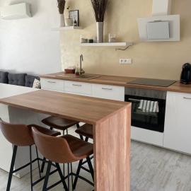 Sunny apartment on the lakes، فندق في سينيتش