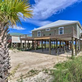 Bayfront Dauphin Island Home w/ Beach Access!, hotel in Dauphin Island