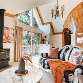 Olinda Enchanted Tower Spa Gas Log Fire and Netflix, hotel i Olinda