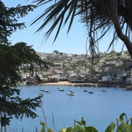 West Winds, Fore Street, Polruan by Fowey، فندق في Polruan