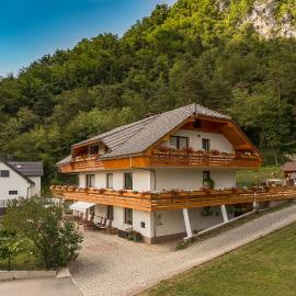 Fine Stay Apartments, hotel in Žirovnica