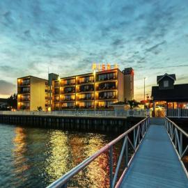 Pier 4 Hotel, hotel u gradu Somers Point