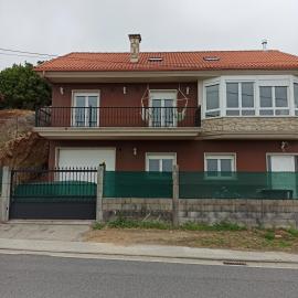 CASA CON ESPECTACULARES VISTAS AL MAR, Hotel in Escarabote