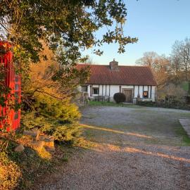 Medieval Cottage in rural Monmouthshire., hotel u gradu Raglan