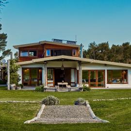 Kanuka Terrace - Luxury Strawbale House