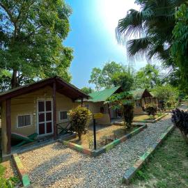 Nature Safari Camp, hotel en Chitwan