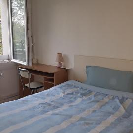 une chambre privee entre paris et disneyland, hotel in Noisy-le-Grand