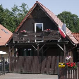 Agroturystyka FIFI Domek drewniany z 2 sypialniami, hotel in Młynary