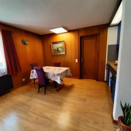Chalet apartment by Interlaken. Parking, hotell i Ringgenberg