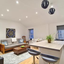 Modern & Central, Perfect Beach Getaway- 2min Walk