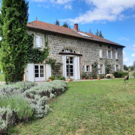 Chambres d'hôtes Le Moulin Juste Ambierle - Loire, hotel v destinácii Ambierle
