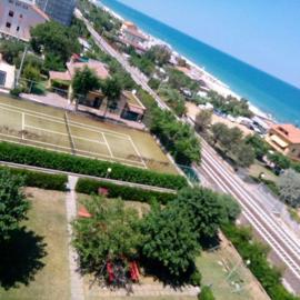 CONDOMINIO CESANO MARE, hotel v destinácii Marotta
