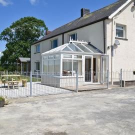 Cob Cottage, хотел в Tregaron