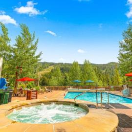 1 Bedroom Mountain Condo In River Run Village With Beautiful Mountain Views And Walking Distance To Ski, hotel in Keystone