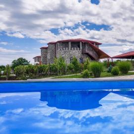 Chateau White Flags შატო თეთრი ბაირაღები, hotell i Kisiskhevi