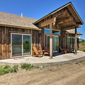 Peaceful Mtn Retreat ~ 43 Mi to Yellowstone!, hotel a Livingston